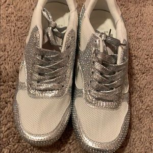 Beautiful tennis shoes